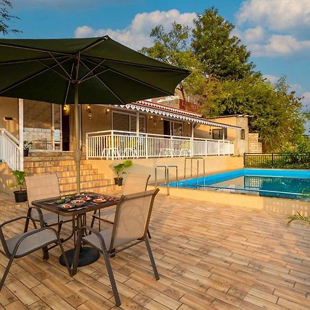 Stayvista'S Harvest Haven - Pool-View Villa With Deck & Machan Near Sula ناسيك المظهر الخارجي الصورة